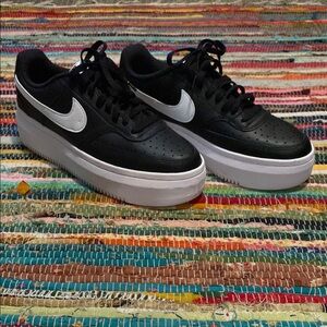 Nike Black Flatform Sneakers